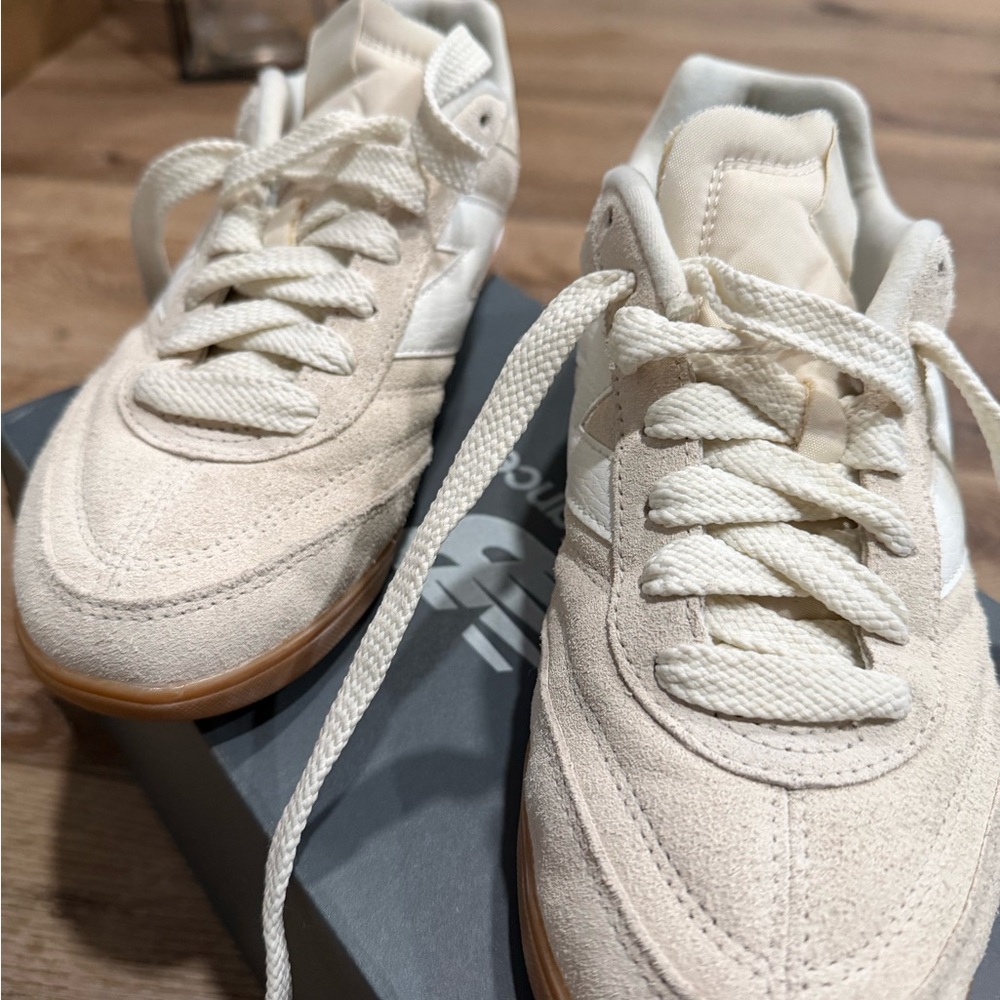 New Balance RC42 Cream and White Lifestyle Sneakers - Picture 4 of 6